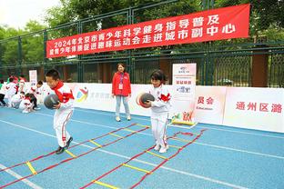 还是太嫩！锡安被詹姆斯限制全场得到13分 其中罚球6中1